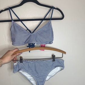 🪿Blue and white striped two piece swimsuit!